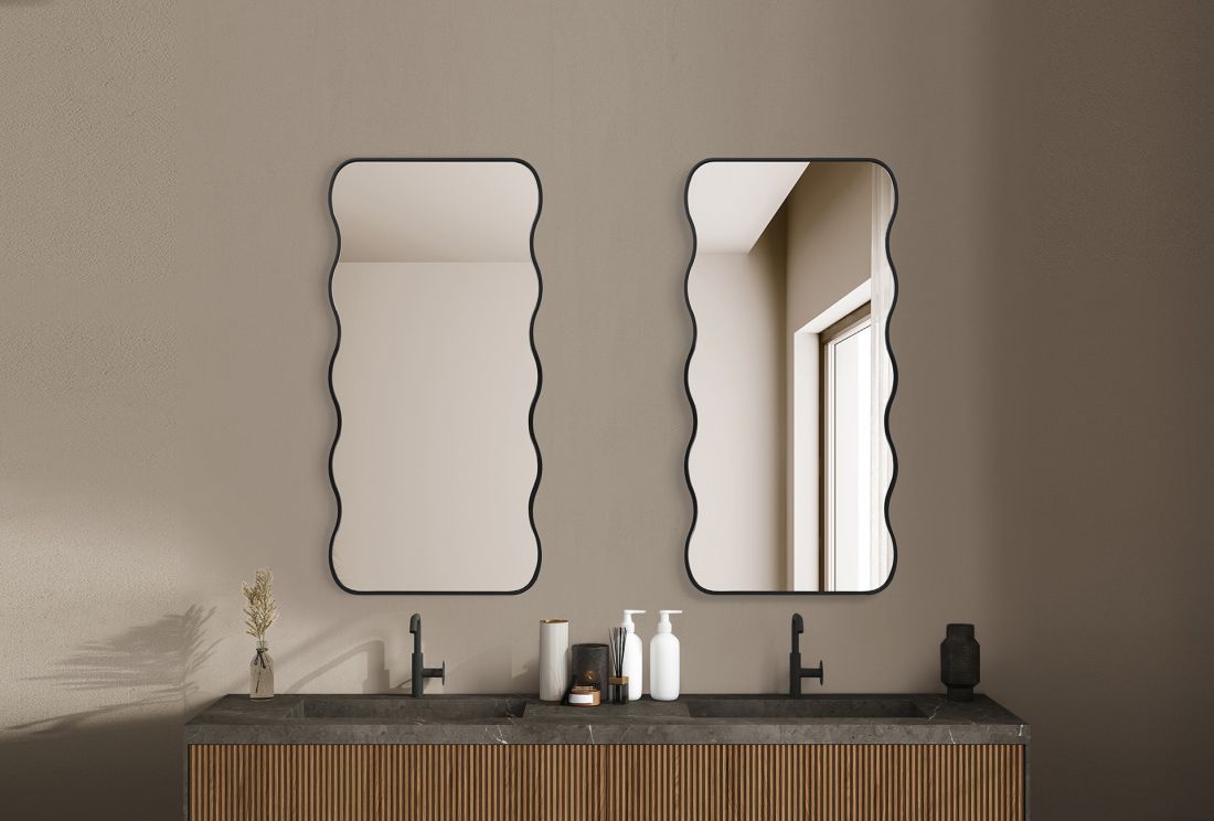 Lustro w czarnej ramie Wavy