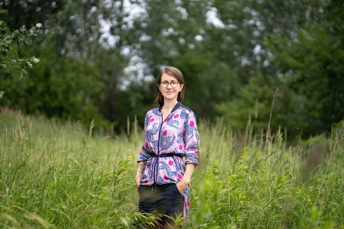 Joanna Erbel - Socjolożka, ekspertka do spraw mieszkaniowych i budowania miejskiej odporności. Członkini Zarządu PLZ Spółdzielni. Dyrektorka ds. protopii w CoopTech Hub, pierwszym w Polsce centrum technologii spółdzielczych, które stawia sobie za cel tworzenie wspólnoty opartej o zaufanie przez cyfrowy restart spółdzielczości i budowanie lokalnego ekosystemu współpracy. 