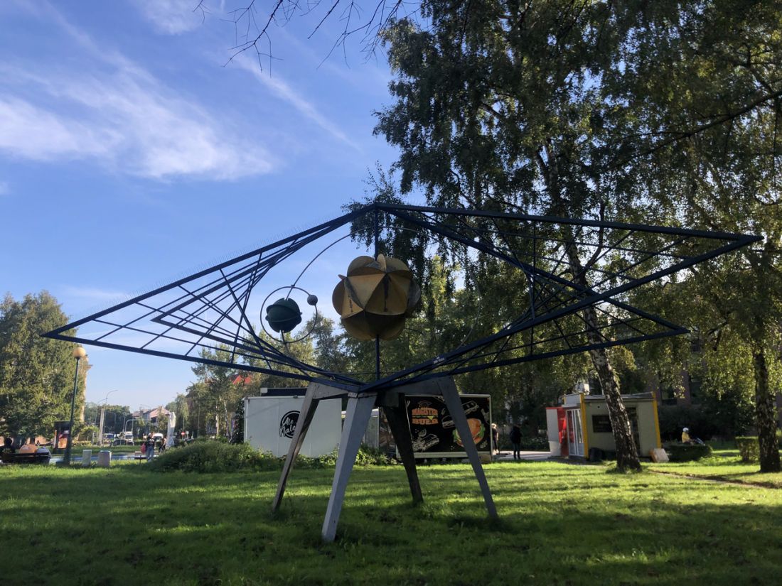 Układ heliocentryczny przed Uniwersytetem Rolniczym w Krakowie