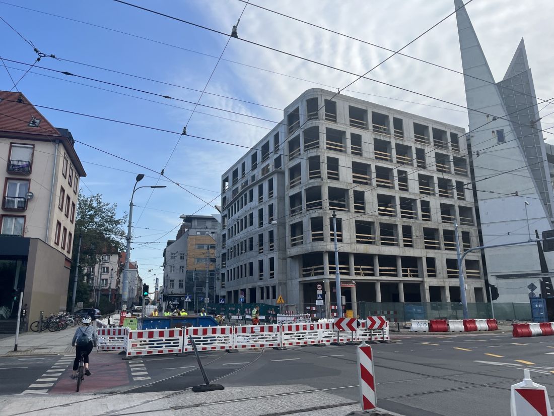 Nowy budynek w miejscu biurowca Worbisu we Wrocławiu