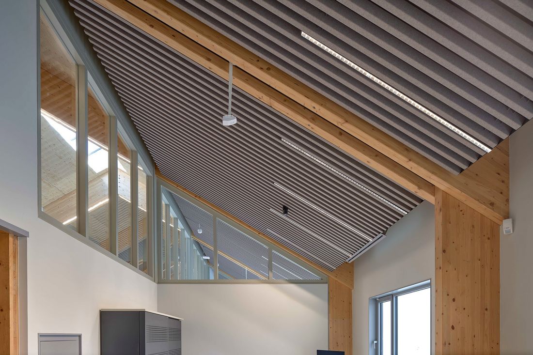 Sufit HeartFelt® Linear, Centrum handlowe Sterrenburg w Dordrecht, Niderlandy Fot. Hunter Douglas Architectural