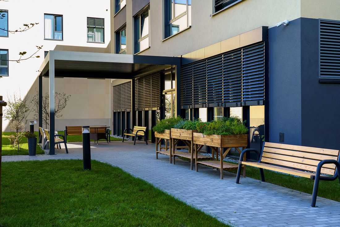Dom Pomocy Społecznej w Opolu (żaluzje Z90BOX i pergola SB500)