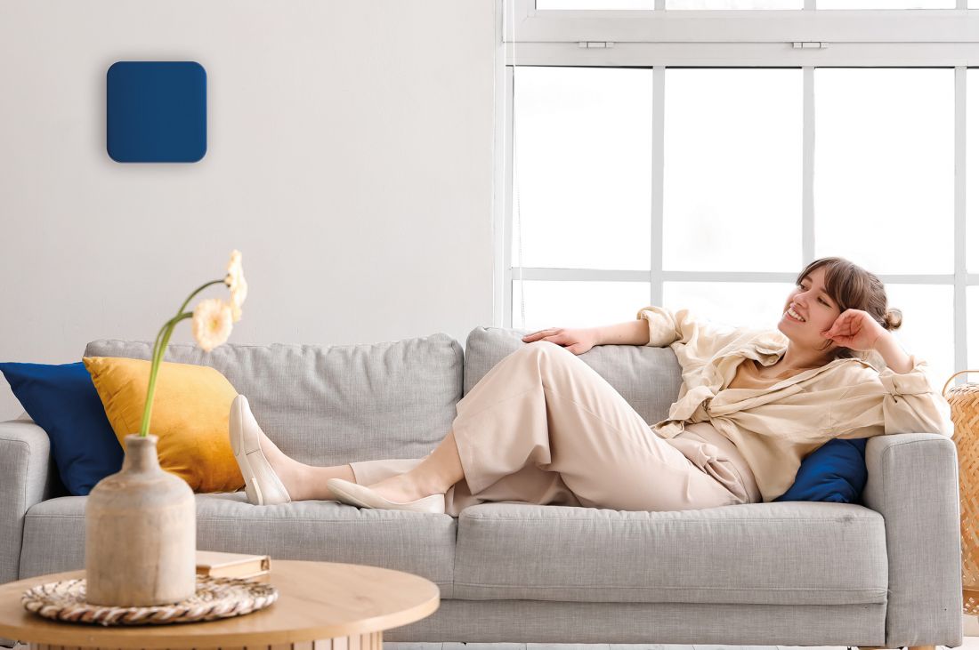 Przykład montażu urządzenia Vento InHome Wi-Fi z nakładką tekstylną Navy Blue