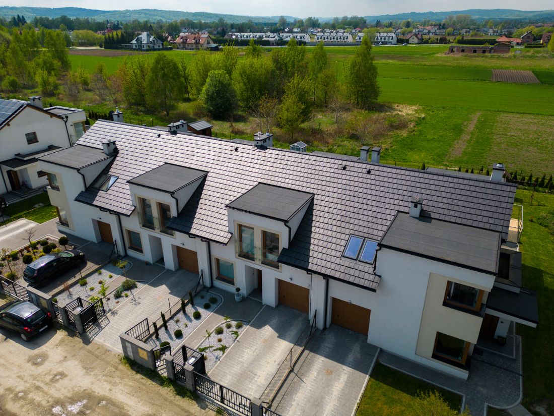 Realizacja z wykorzystaniem dachóweki czeramicznej BERGAMO Antracytowa angoba z oferty Röben