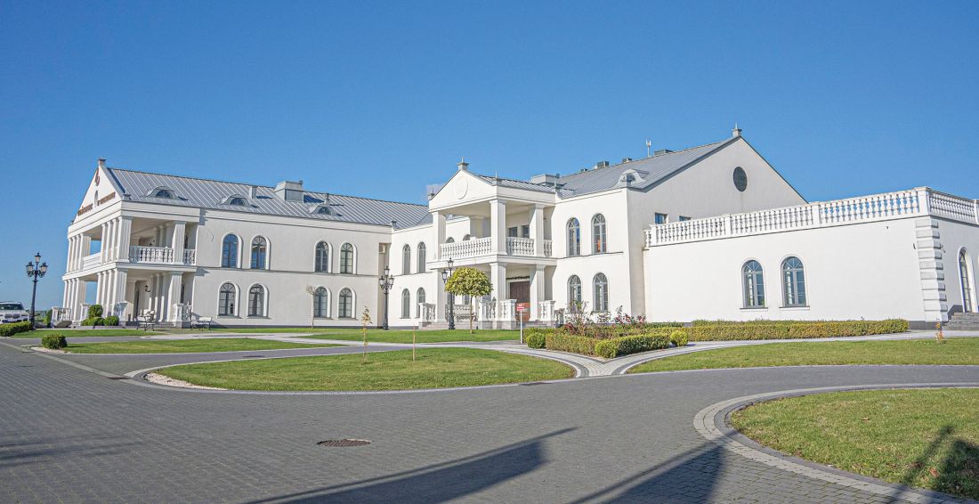 Stolarka okienna i drzwiowa dopasowana do prestiżowego obiektu weselno-bankietowego