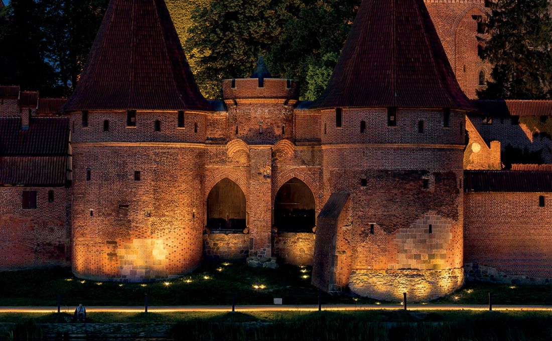 Iluminacja murów zamku w Malborku