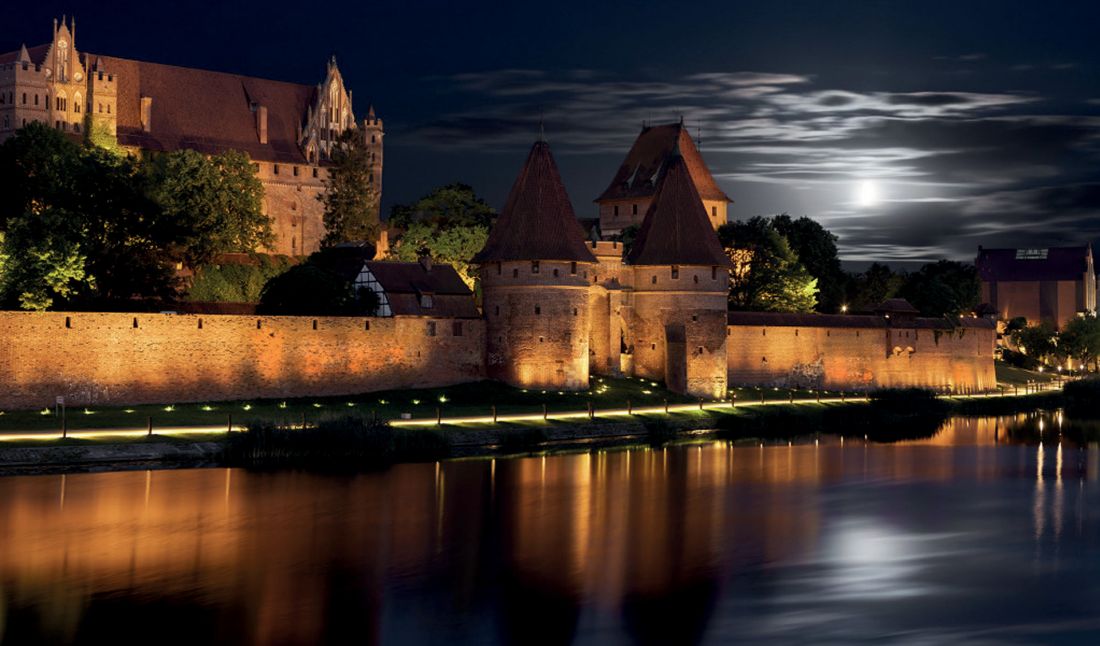 Iluminacja murów zamku w Malborku
