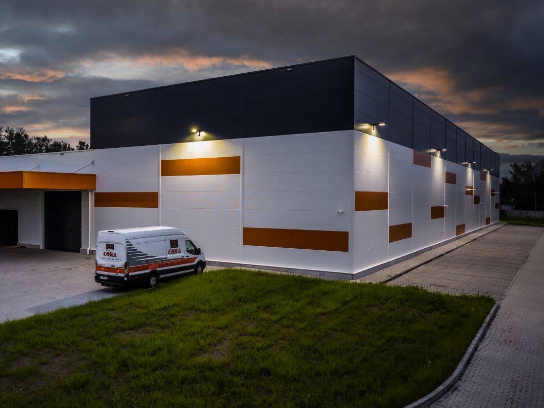 Inwestycja firmy CORA Lighting Factory w Bytomiu - płyty warstwowe PIRTECH, płyty warstwowe z rdzeniem z wełny mineralnej, dachowa blacha trapezowa