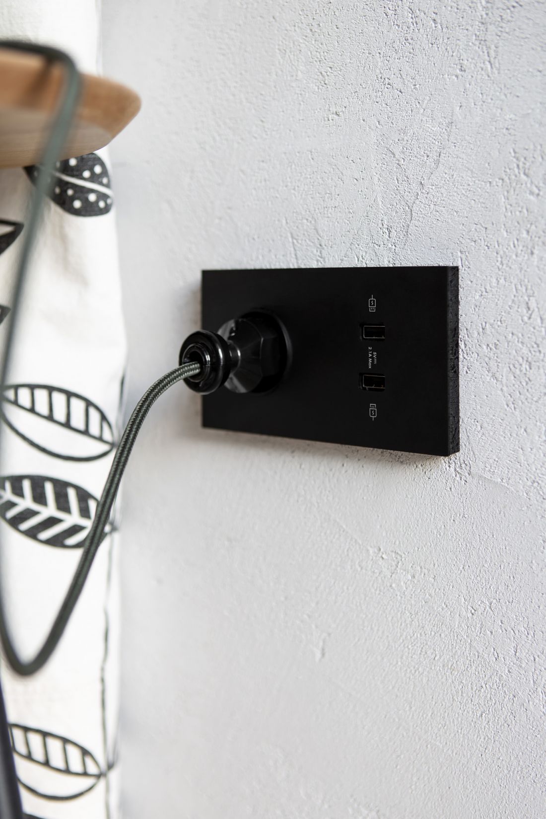Gniazdo zasilające z podwójną ładowarką USB (Simon 100)