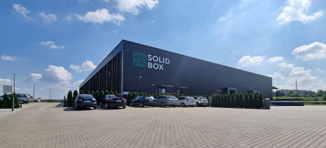 Hala produkcyjno-biurowa z w technologii mieszanej – stalowej i tradycyjnej