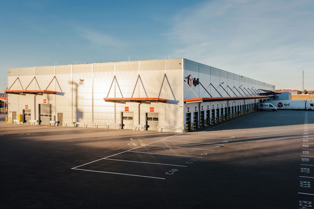 Hala logistyczna dla firmy kurierskiej