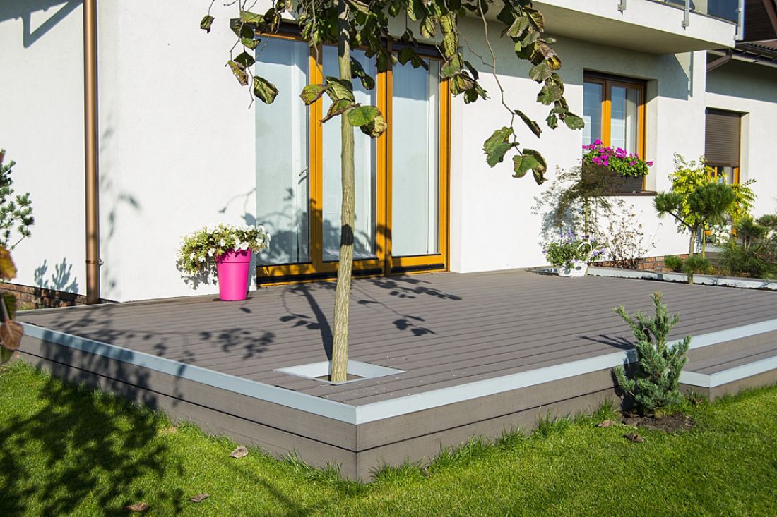 Komorowe deski Essential Terrace dostępne są z szerokim wachlarzem elementów wykończeniowych