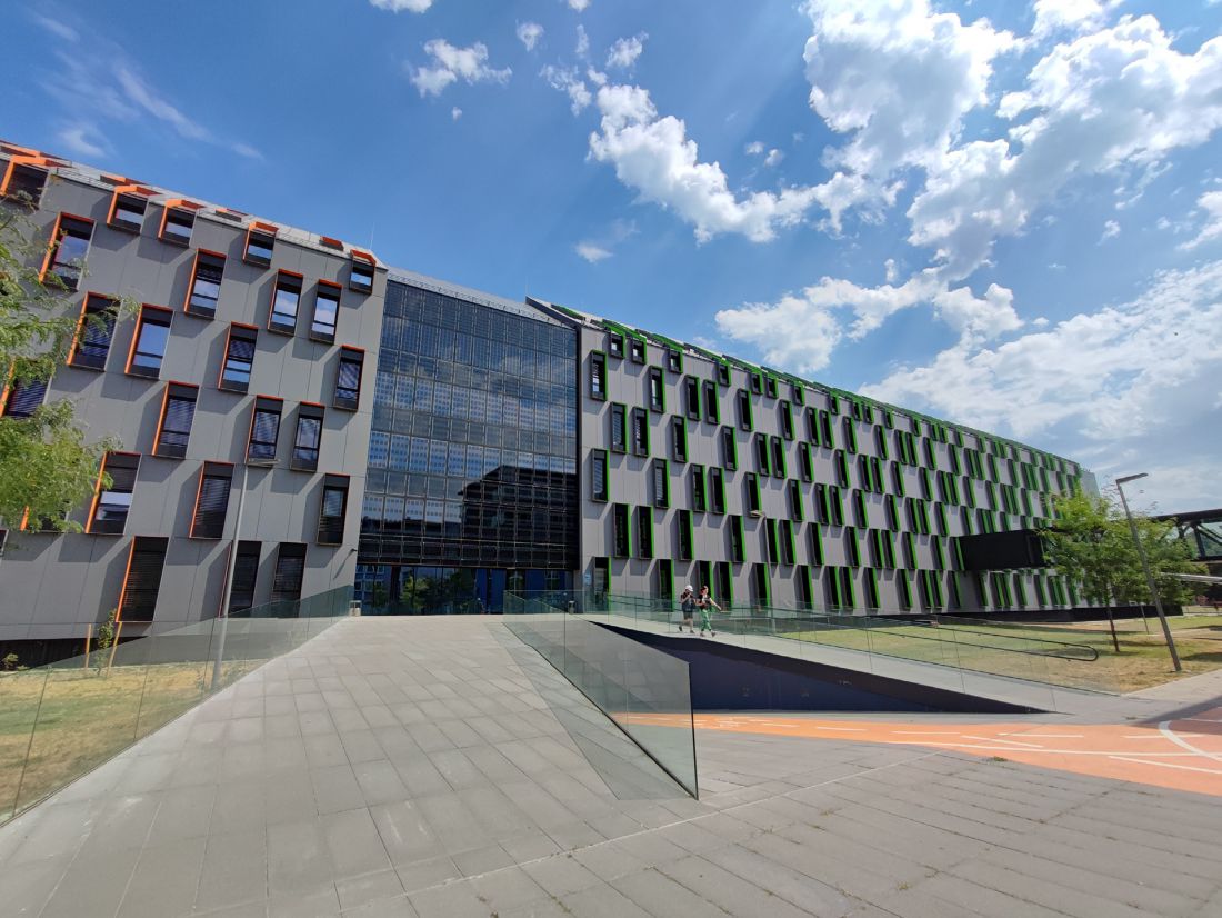 Fasada fotowoltaiczna, Kampus Akademicki Osijek, Chorwacja