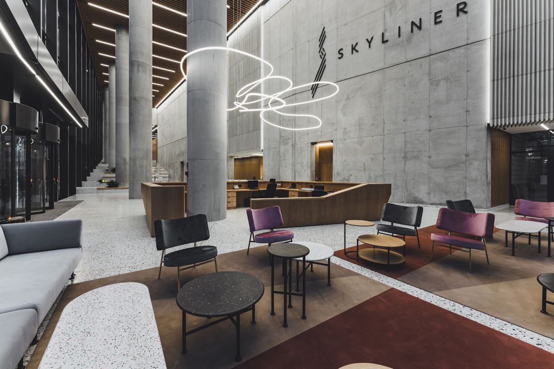 Lobby budynku Skyliner w Warszawie - oryginalna struktura świetlna 3D