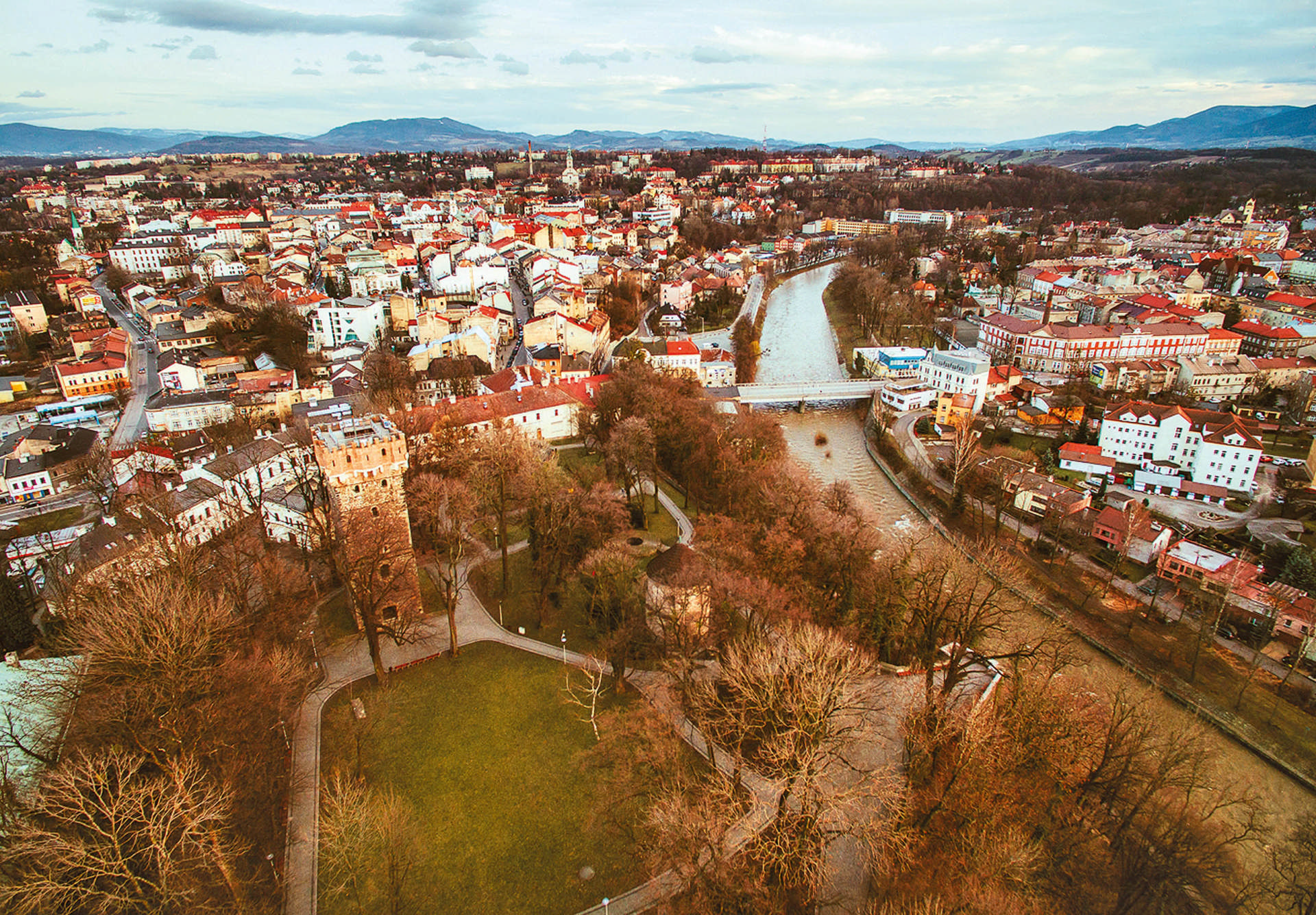 Dwumiasto Cieszyn. Polskie, czeskie, wspólne? AiB