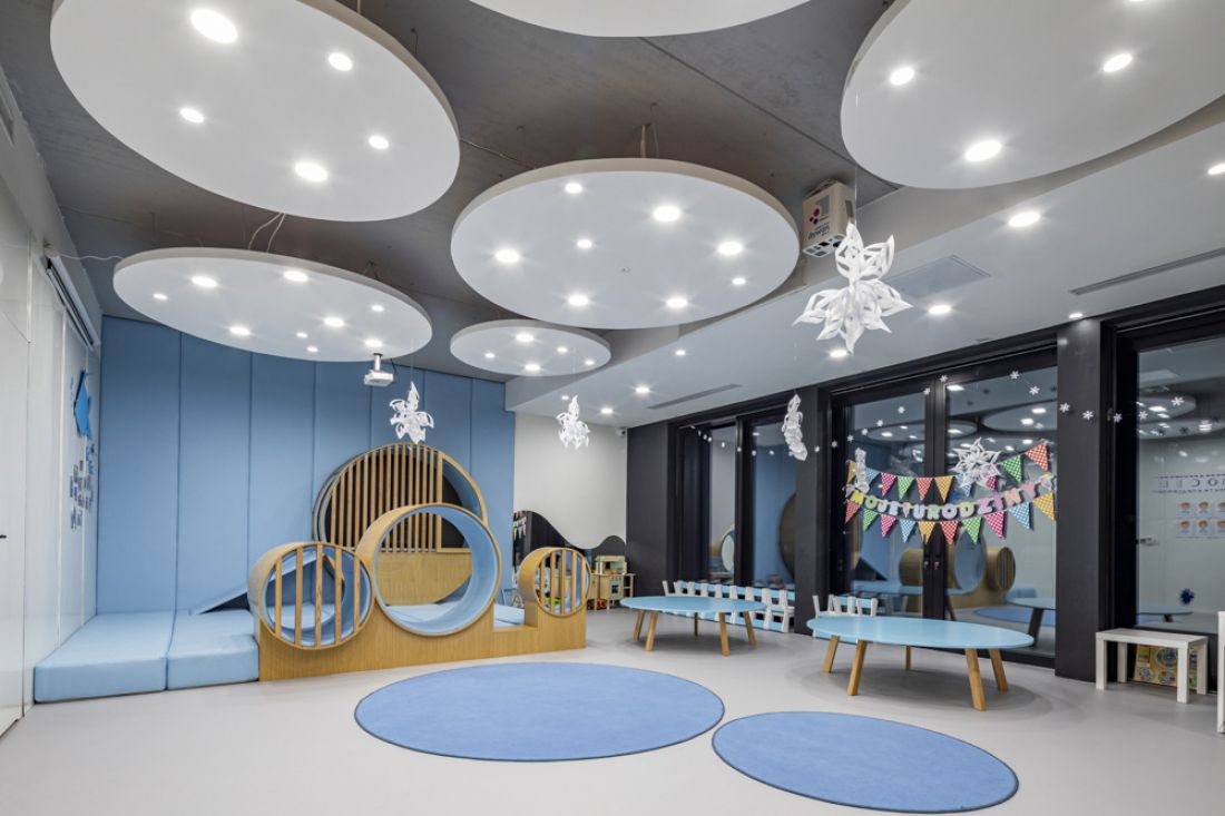 Wysoce energooszczędna instalacja świetlna  w żłobku w Łochowie, wykonana z uzyciem lamp RQ 160 LED