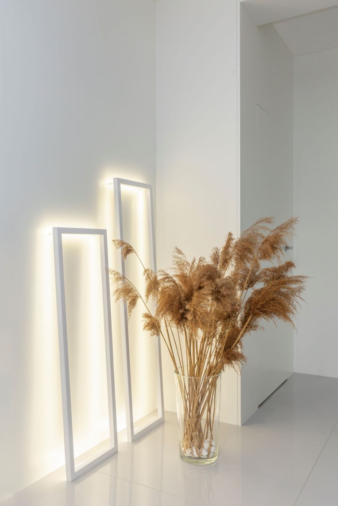 Lampa w holu