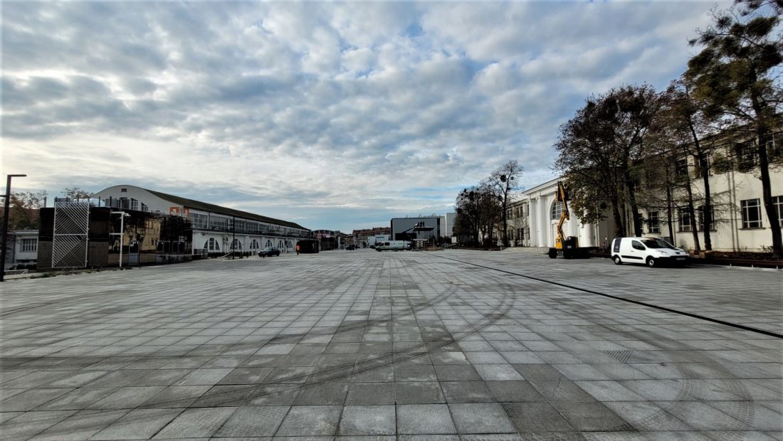 Plac PWK, widok od północy wstronę centrum kongresowego