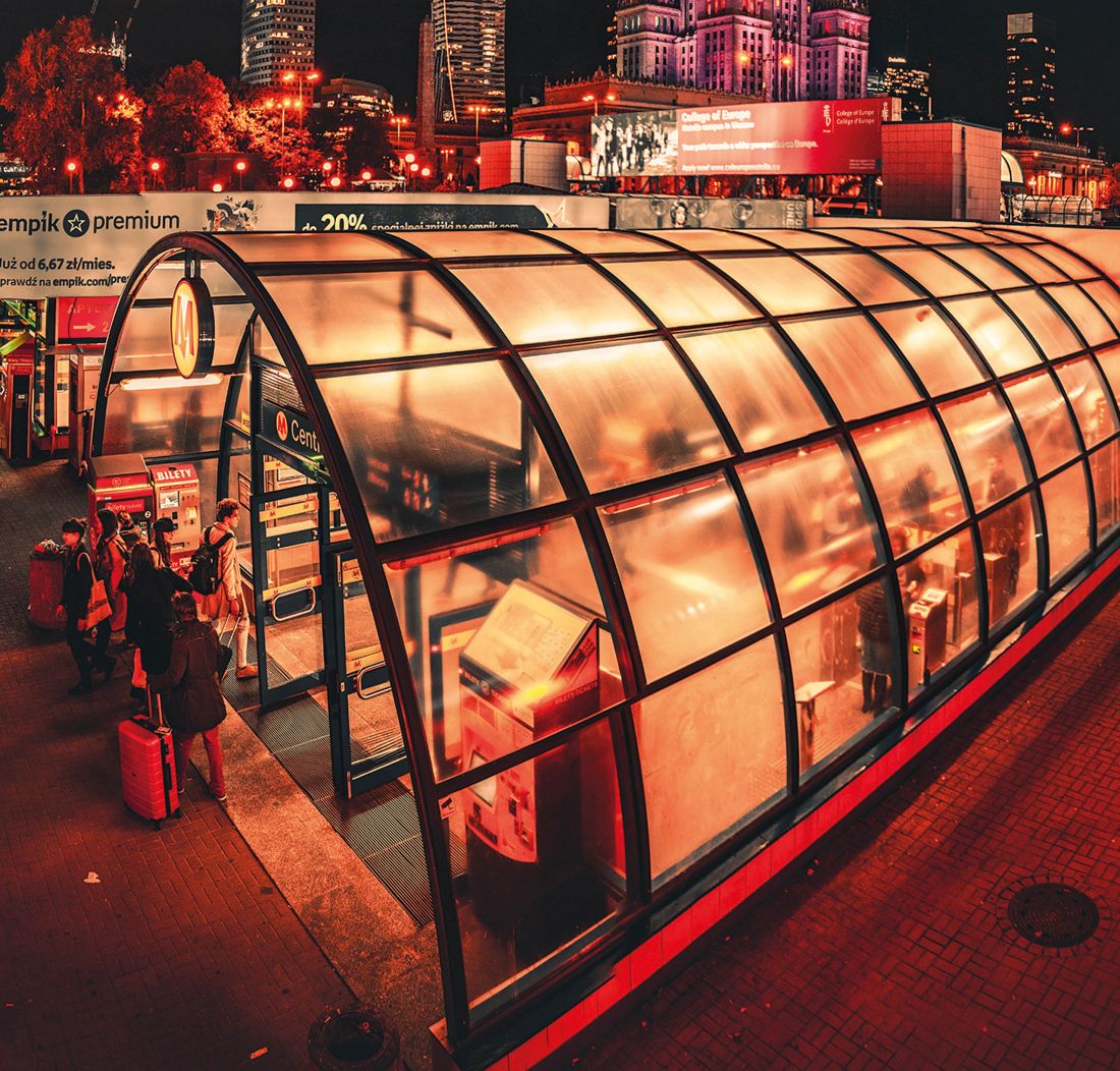 duże metropolie za dnia zapełniają się tysiącami przyjezdnych, którzy nocą opuszczą je i wrócą do swoich miejscowości
