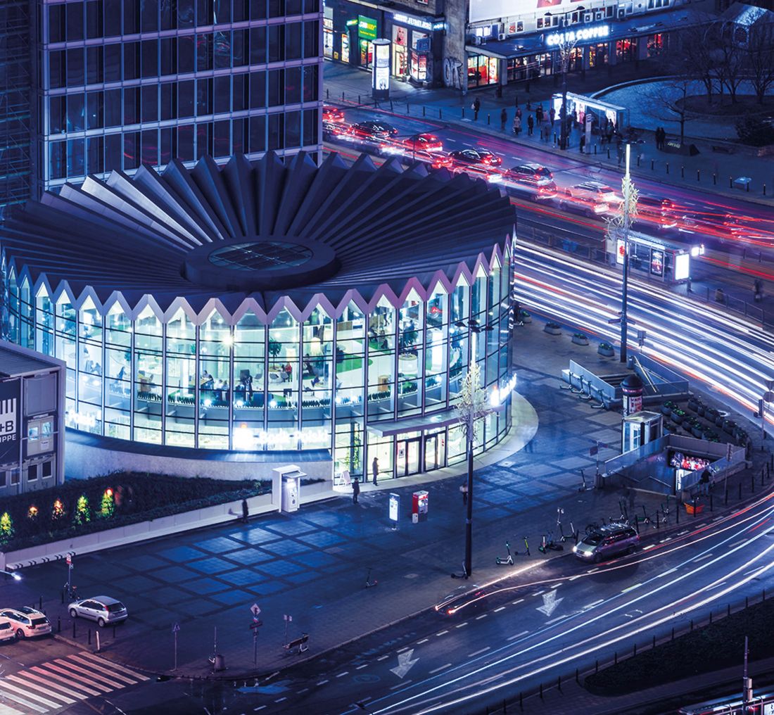 duże metropolie za dnia zapełniają się tysiącami przyjezdnych, którzy nocą opuszczą je i wrócą do swoich miejscowości