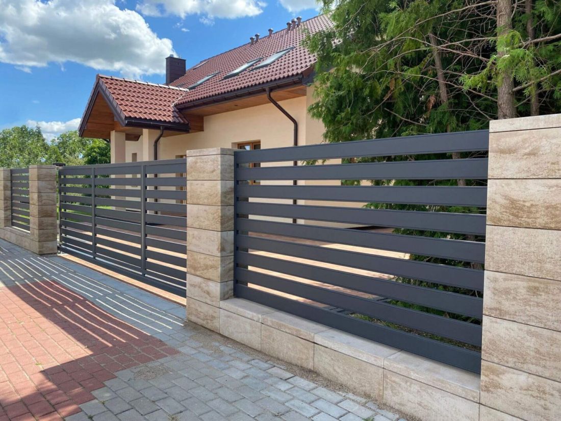 Ogrodzenie frontowe z użyciem bloczków betonowych