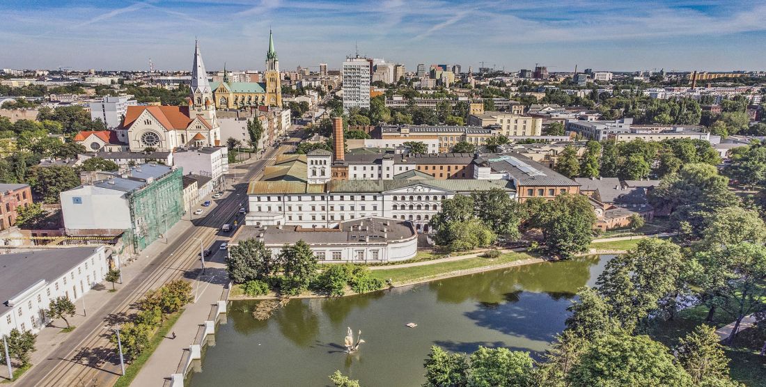 Biała Fabryka Geyera - tu uruchomiono pierwszą w Łodzi maszynę parową, dziś mieści się tu Centralne Muzeum Włókiennictwa