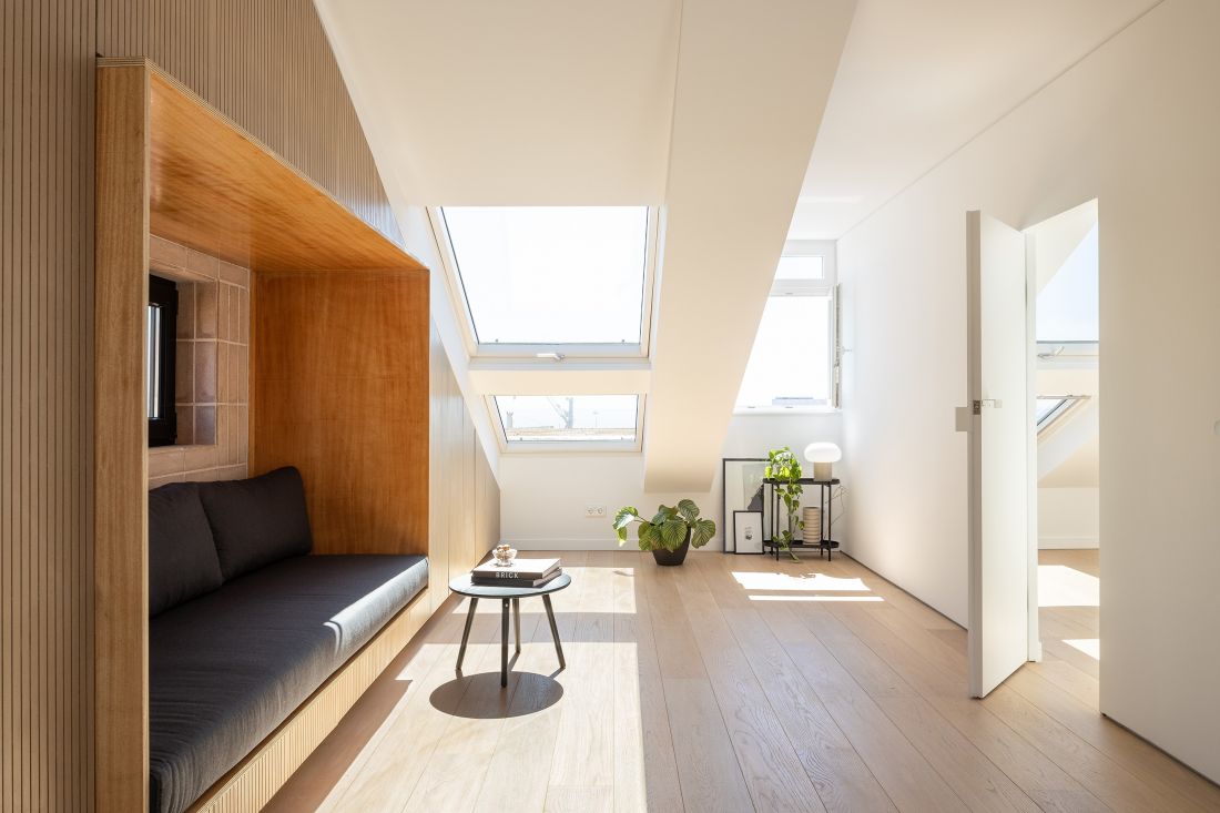 Architektki wprowadziły duże okna dachowe