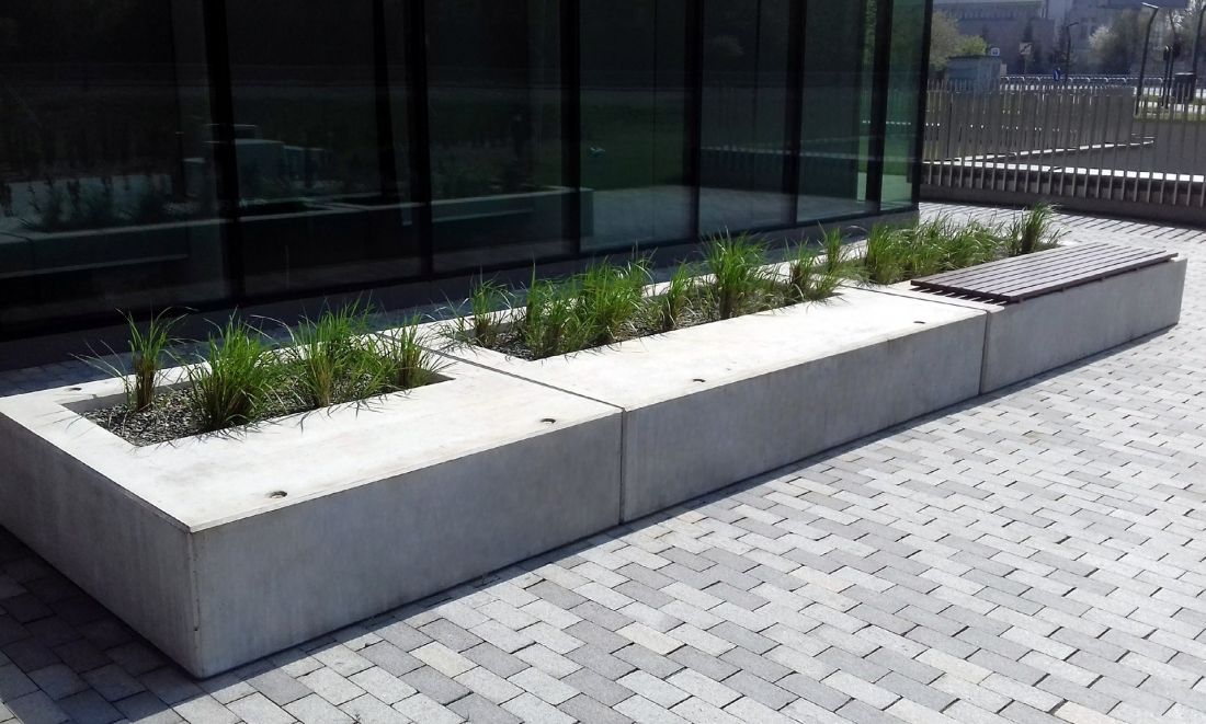 Prefabrykowane donice i ławki z betonu architektonicznego