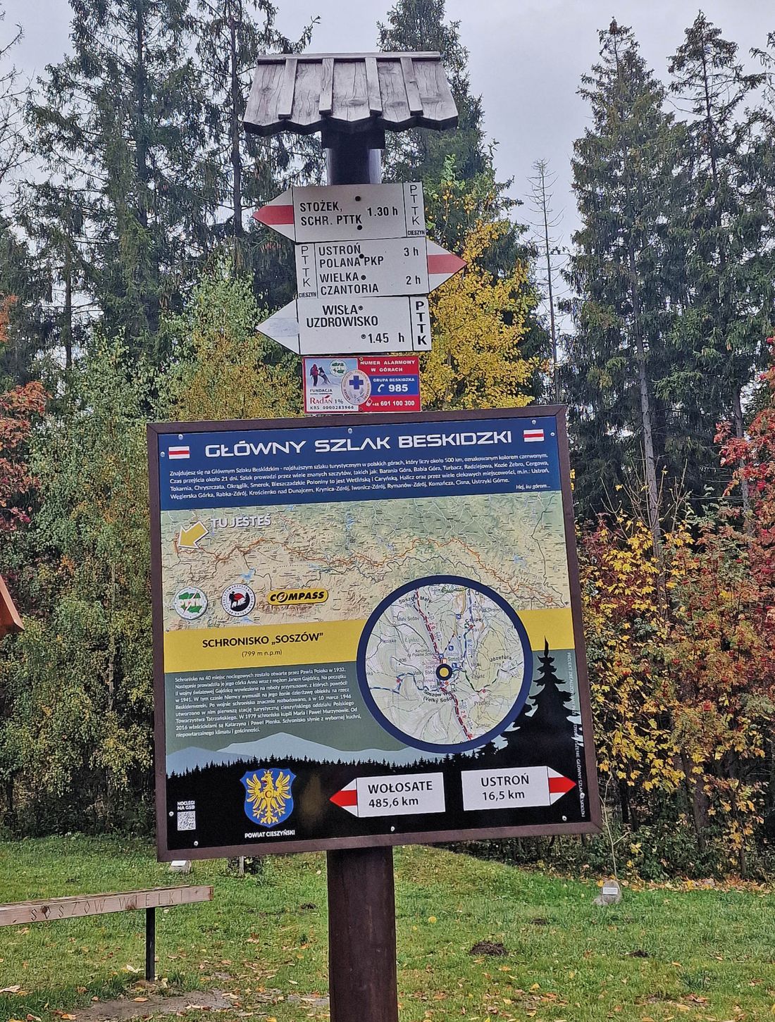 schronisko Soszów - przebiega tędy słynny GSB, czyli Główny Szlak Beskidzki; samo schronisko słynie z wyśmienitej kuchni i wspaniałej, gościnnej i podróżniczej atmosfery