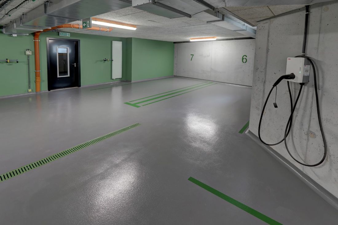 Rezydencja na Wzgórzu, posadzka Deckshield