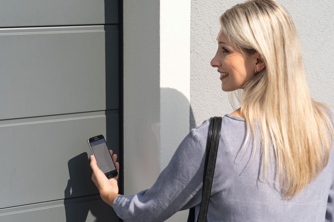 Dzięki aplikacji BlueSecur możliwa jest obsługa bramy za pomocą smartfona