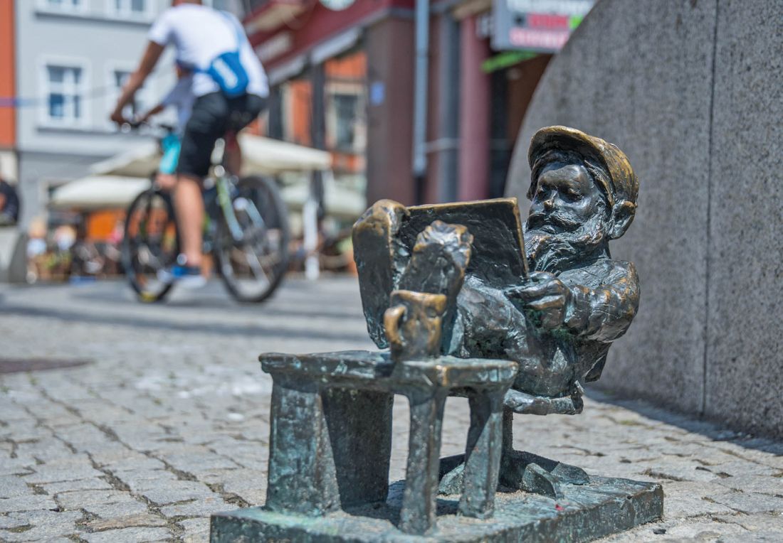Wrocław, zamieszkany przez milion ludzi i tysiąc krasnali, najlepiej smakuje z roweru