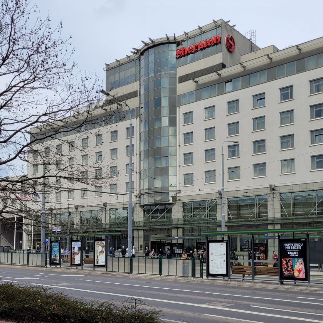 Hotel Sheraton przy ul. Bukowskiej, w kwartale, w którym stoi Jowita