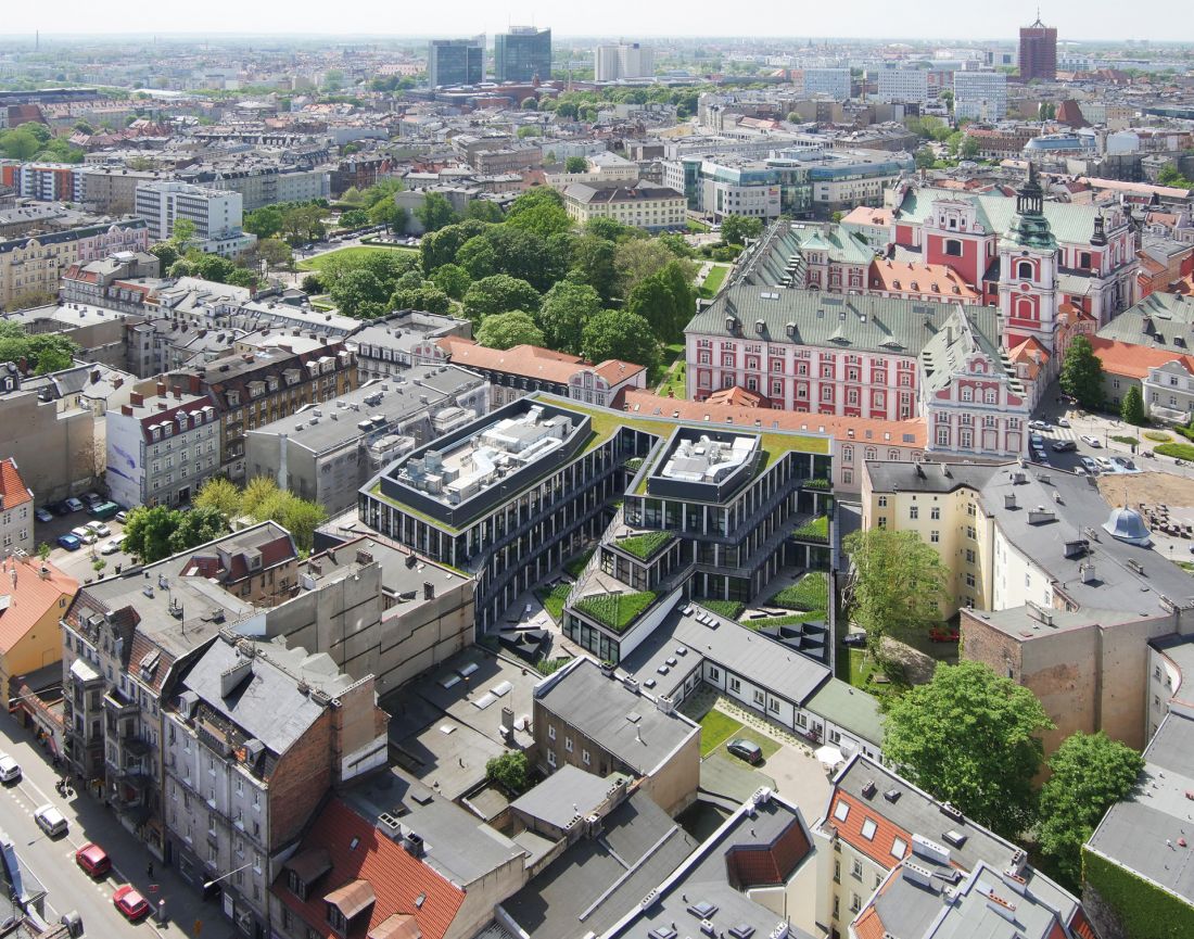 gros realizacji Ultra Architects to zlecenia związane z uzupełnianiem tkanki miasta; Poznań jest urbanistycznie zdefiniowany i nie „rozlewa się” na przedmieścia, co chroni charakter miasta - jego kameralną skalę i klimat „miasta na piechotę”