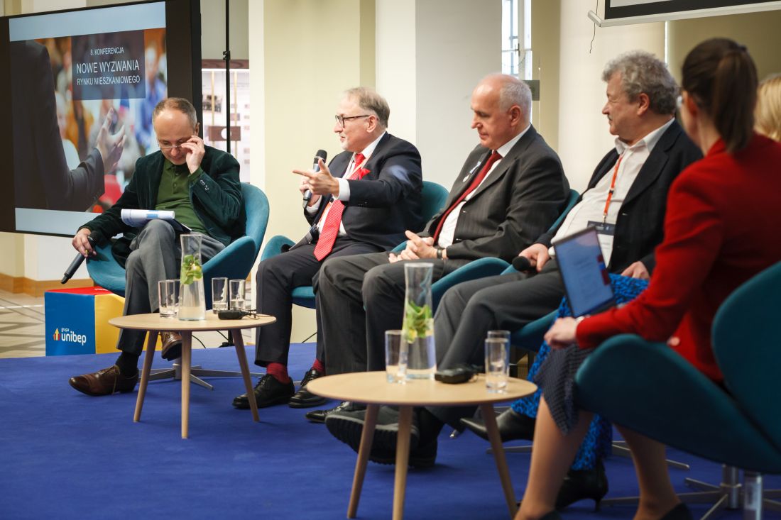 od lewej: Sławomir Mokrzycki, Kazimierz Kirejczyk, Piotr Krochmal, Jacek Łaszka, Iwona Załuska, Katarzyna Kuniewicz