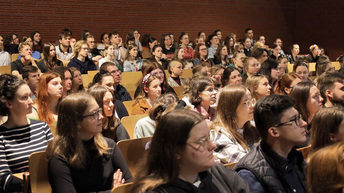 Pełna sala słuchaczy
