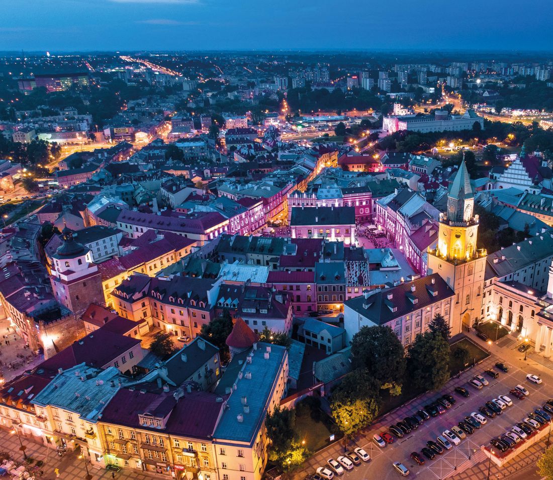 czy to anomalia? - coś za duże te kamienice, mury, baszty… ponad miarę wielkości tego Lublina, nawet w jego Złotym Wieku 