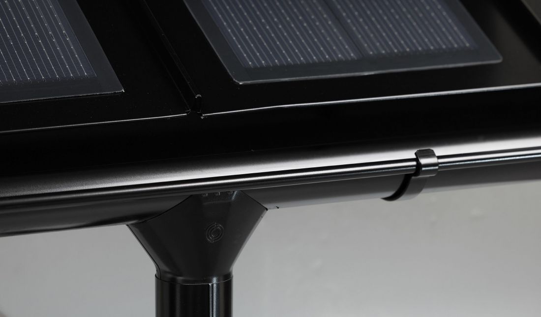 Panele fotowoltaiczne zintegrowane z dachem Lindab SolarRoof TM, black gloss