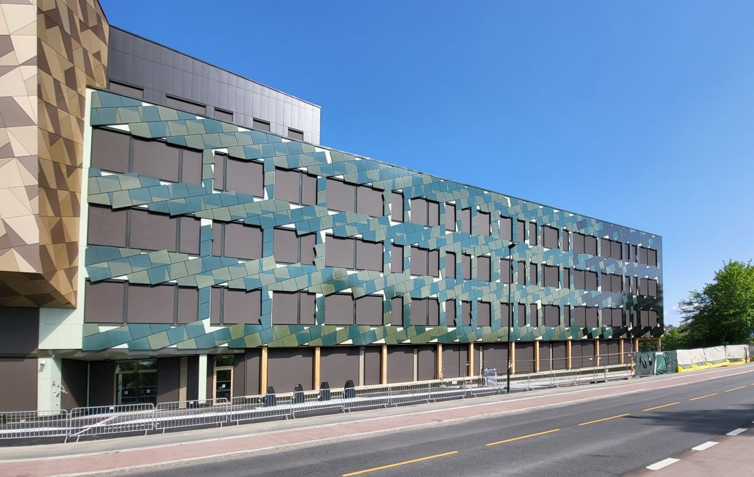 szkoła w Oslo, fasada fotowoltaiczna