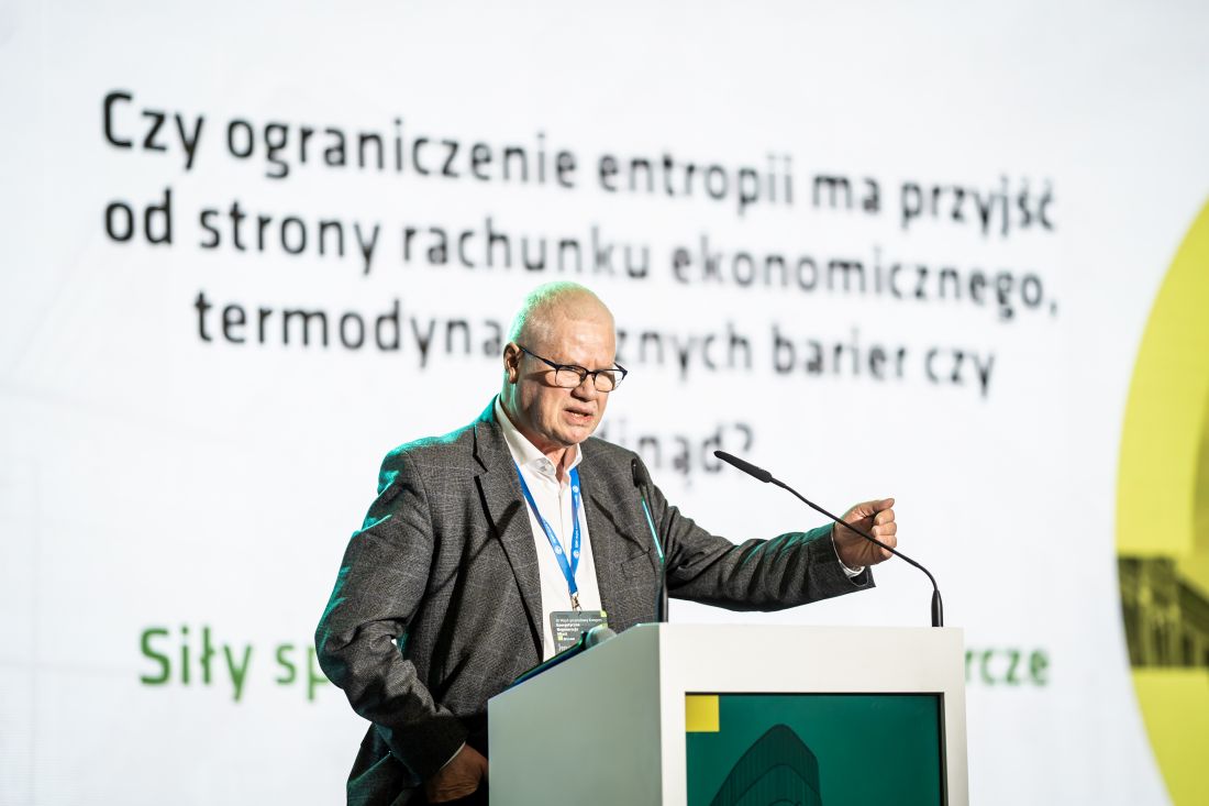 profesor Jerzy Hausner zamykający kongres