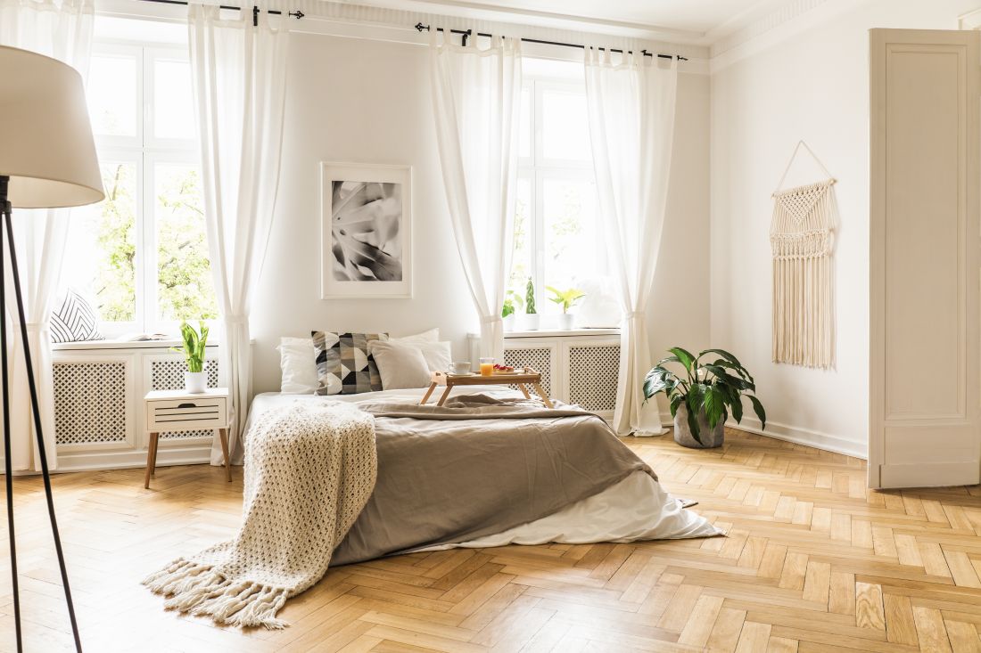 Jak dobrać odpowiednie <span style='color: var(--color-header);'><span style='color: var(--color-header);'><span style='color: var(--color-header);'><span style='color: var(--color-header);'>okna</span></span></span></span> do nowego lub remontowanego domu? Praktyczne wskazówki