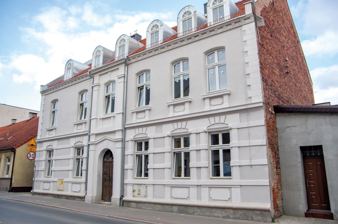 wyremontowana stara kamienica z mieszkaniami na wynajem o podwyższonym standardzie