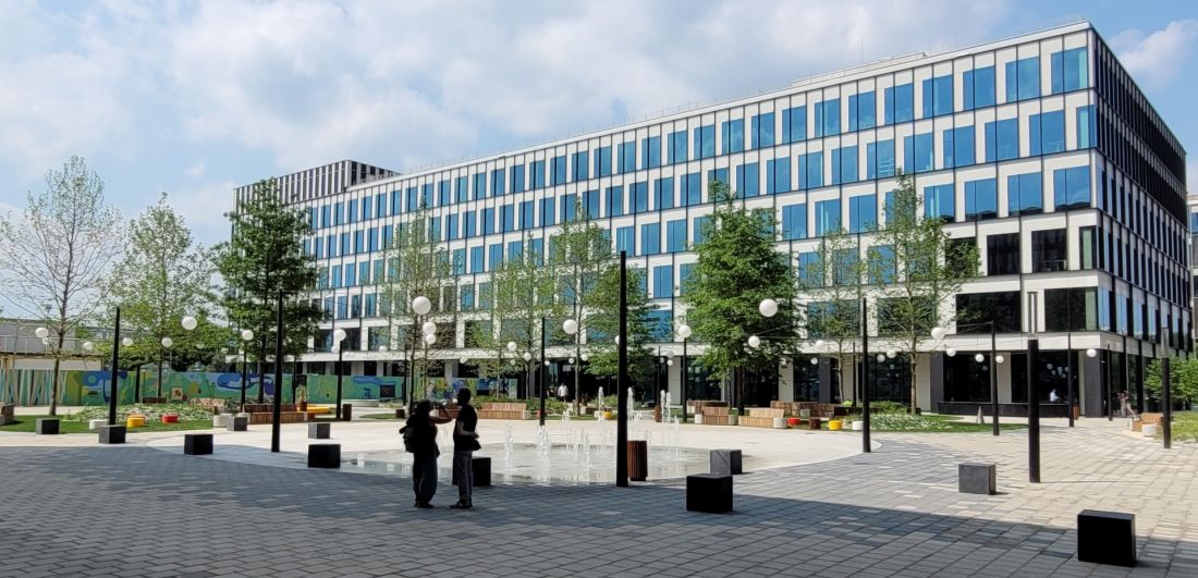 Kompleks biurowy i plac 
