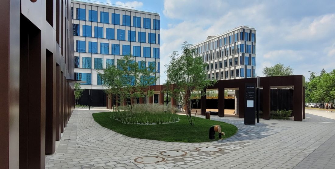 Kompleks biurowy i plac 