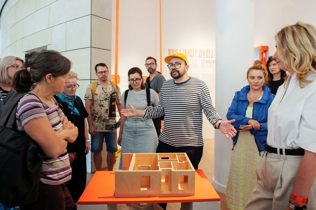 jedna z sekcji wystawy poświęcona jest architekturze projektowanej na indywidualne zamówienie