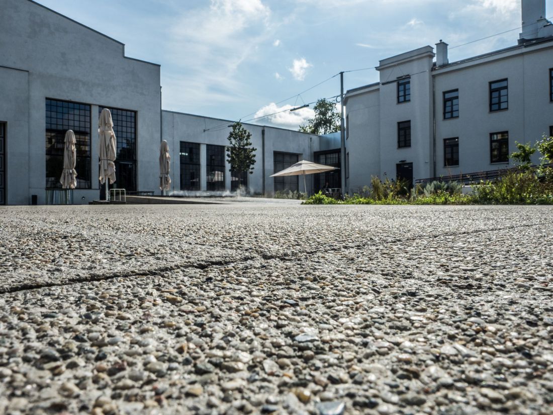 Realizacja przy Teatrze Nowym w Warszawie, w której użyto produkty marki CEMEX