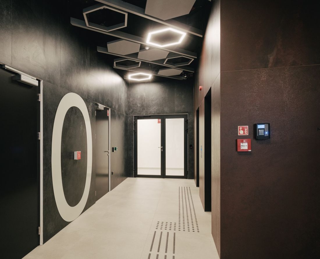 Płyty MEXTRI w nowootwartym Selvita Research Centre w Krakowie