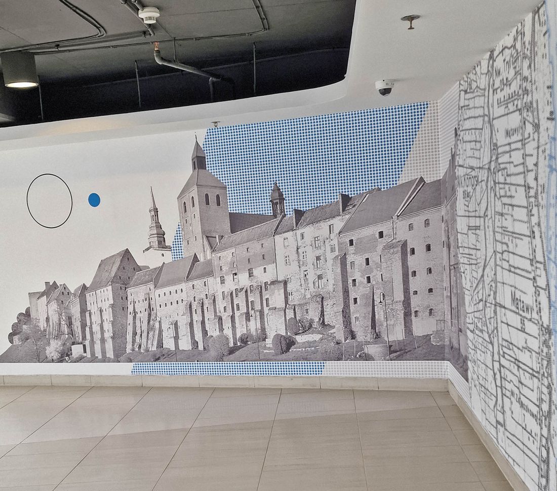 panorama Grudziądza zdobiąca ścianę galerii handlowej Alfa