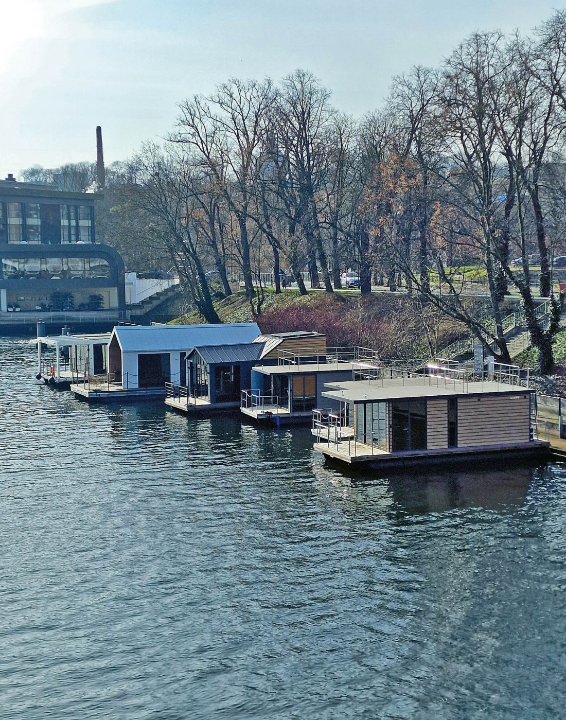 bydgoski waterfront: przejrzysta, wartka woda scalona z architekturą - coś wspaniałego