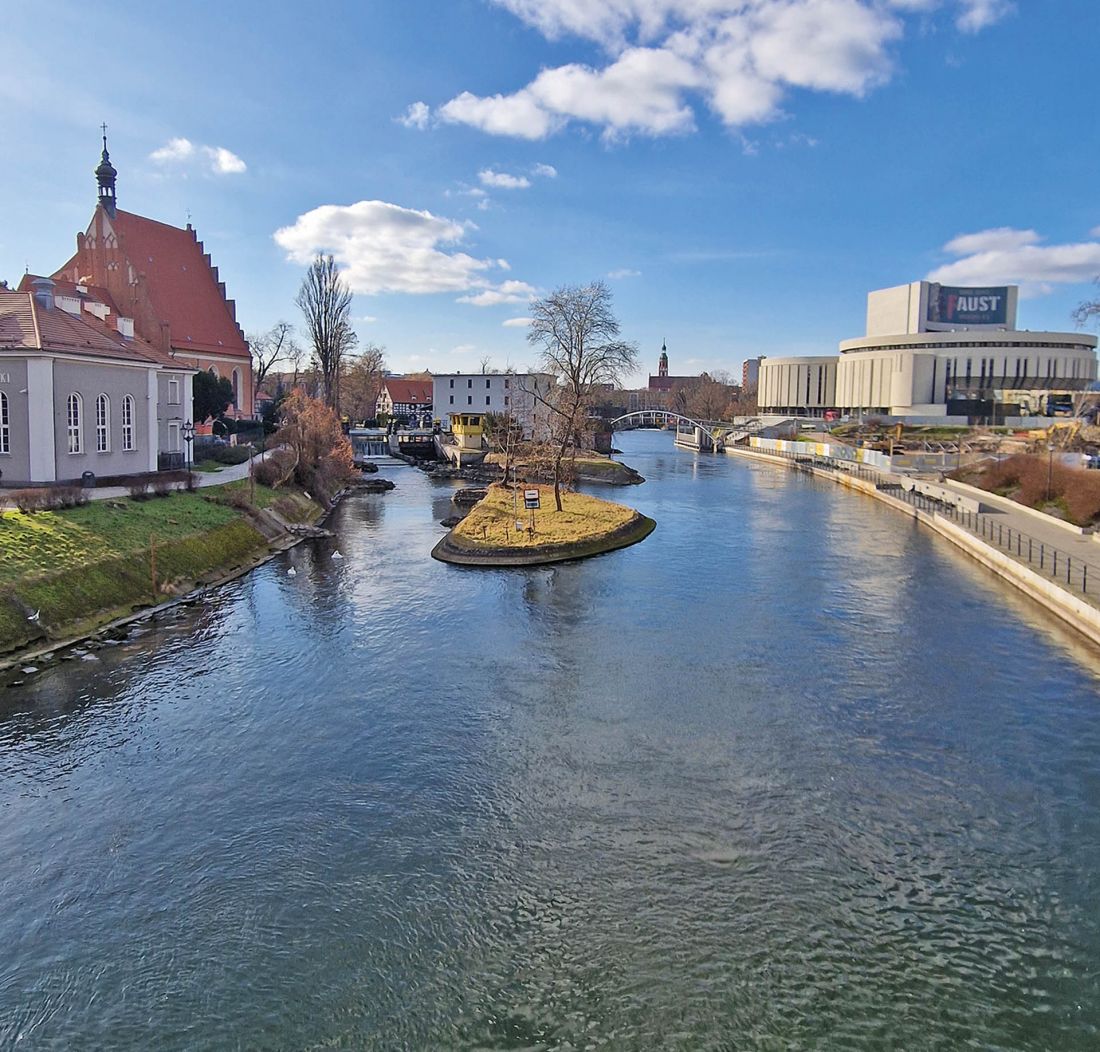 Bydgoszcz - towary, wokół których kręcił się niegdyś świat, spływały Brdą i Wisłą, do Gdańska, dając pracę tysiącom flisaków i kupców, budujących potęgę Nadrzecznego Tercetu
